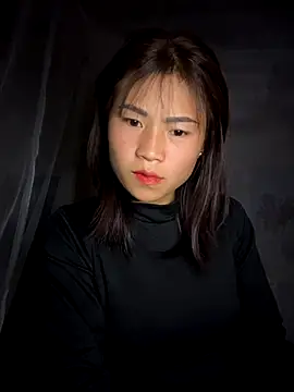 Snapshot of Mylinh- chatting on 10/29/25, 01:35 Mylinh- online show from 10/29/25, 01:35