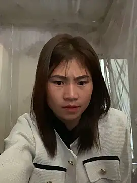 Snapshot of Mylinh- chatting on 11/06/25, 02:34 Mylinh- online show from 11/06/25, 02:34