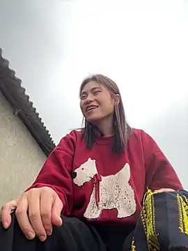 Snapshot of Mylinh- chatting on 11/10/25, 07:18 Mylinh- online show from 11/10/25, 07:18