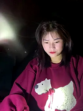 Snapshot of Mylinh- chatting on 11/13/25, 01:59 Mylinh- online show from 11/13/25, 01:59