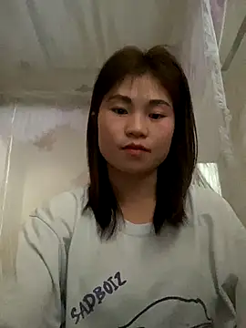 Snapshot of Mylinh- chatting on 11/15/25, 07:27 Mylinh- online show from 11/15/25, 07:27