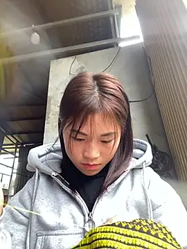 Snapshot of Mylinh- chatting on 11/18/25, 06:18 Mylinh- online show from 11/18/25, 06:18