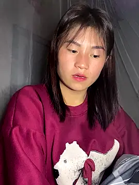 Snapshot of Mylinh- chatting on 11/19/25, 01:11 Mylinh- online show from 11/19/25, 01:11