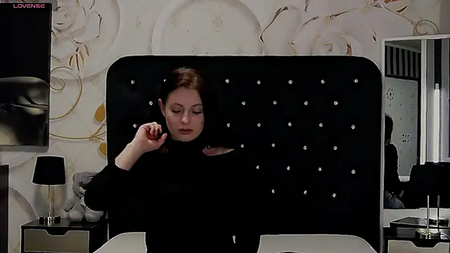 NicolleGrant online show from 10/08/25, 06:00