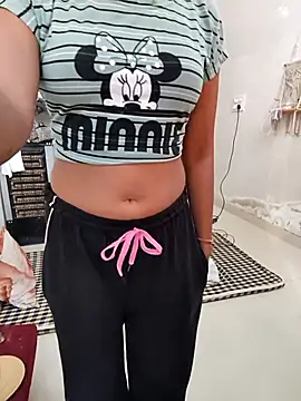 anshika0124 online show from 10/24/25, 04:53