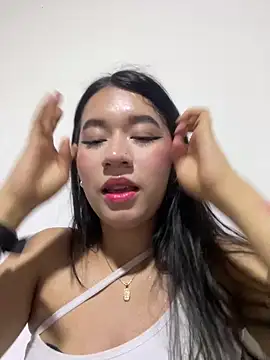 Snapshot of emi_star chatting on 10/13/25, 10:32 emi star online show from 10/13/25, 10:32