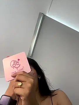 Snapshot of emi_star chatting on 10/14/25, 10:10 emi star online show from 10/14/25, 10:10