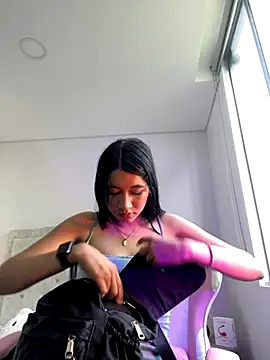 Snapshot of emi_star chatting on 10/17/25, 10:01 emi star online show from 10/17/25, 10:01