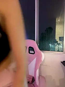 Snapshot of emi_star chatting on 11/12/25, 01:06 emi star online show from 11/12/25, 01:06