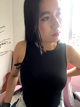 Snapshot of emi_star chatting on 11/13/25, 09:36 emi star online show from 11/13/25, 09:36