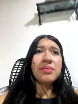 Snapshot of emi_star chatting on 11/17/25, 01:00 emi star online show from 11/17/25, 01:00