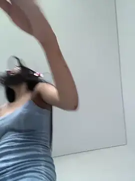 Snapshot of emi_star chatting on 11/17/25, 10:26 emi star online show from 11/17/25, 10:26