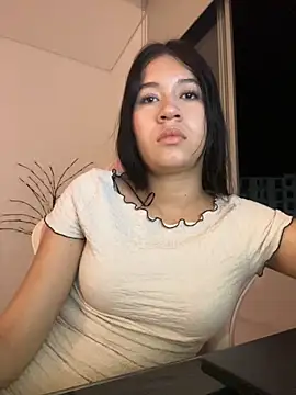 Snapshot of emi_star chatting on 11/18/25, 11:26 emi star online show from 11/18/25, 11:26