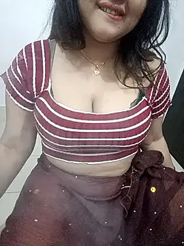 Snapshot of Beauty_Queen_Soniya chatting on 11/22/25, 08:08 Beauty Queen Soniya online show from 11/22/25, 08:08