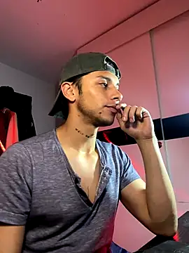 Snapshot of ErosDominant chatting on 10/19/25, 05:52 ErosDominant online show from 10/19/25, 05:52