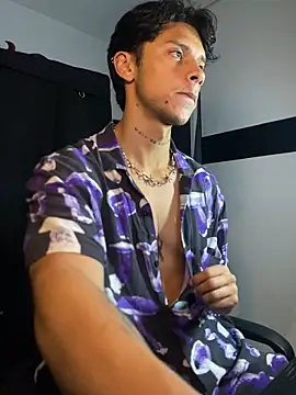 Snapshot of ErosDominant chatting on 10/25/25, 04:20 ErosDominant online show from 10/25/25, 04:20