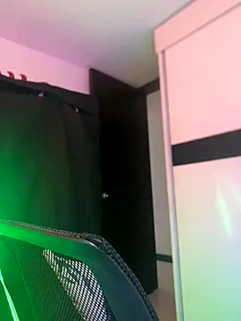 Snapshot of ErosDominant chatting on 10/25/25, 09:20 ErosDominant online show from 10/25/25, 09:20