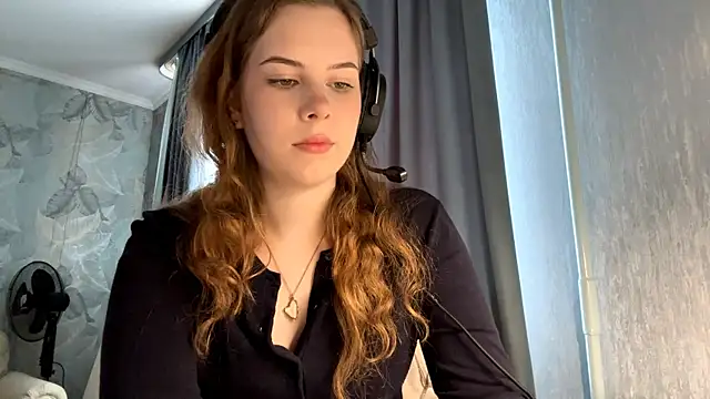 Snapshot of Leyla_Luna chatting on 10/12/25, 10:36 Leyla Luna online show from 10/12/25, 10:36