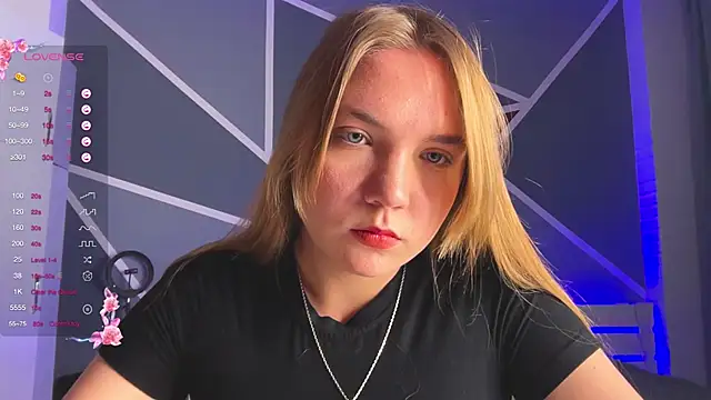 Snapshot of RebeccaEglitis chatting on 11/23/25, 05:57 RebeccaEglitis online show from 11/23/25, 05:57