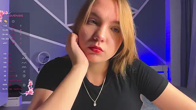 Snapshot of RebeccaEglitis chatting on 11/25/25, 04:29 RebeccaEglitis online show from 11/25/25, 04:29