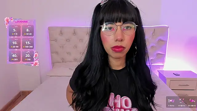 Snapshot of Nina_fox_0691 chatting on 10/16/25, 01:34 Nina fox 0691 online show from 10/16/25, 01:34