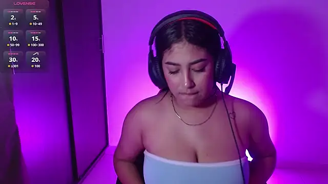 mariam ferrer online show from 10/31/25, 04:46