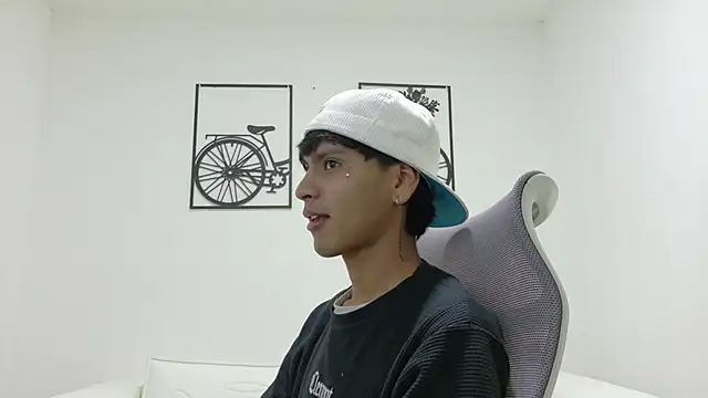 Snapshot of SEBAS_LOVER_ chatting on 10/14/25, 09:15 SEBAS LOVER online show from 10/14/25, 09:15