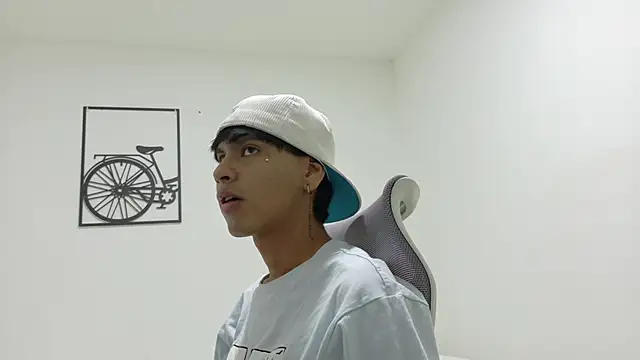 Snapshot of SEBAS_LOVER_ chatting on 10/15/25, 07:58 SEBAS LOVER online show from 10/15/25, 07:58