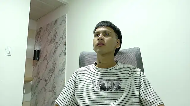 Snapshot of SEBAS_LOVER_ chatting on 10/20/25, 07:58 SEBAS LOVER online show from 10/20/25, 07:58