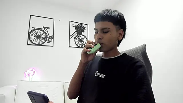 Snapshot of SEBAS_LOVER_ chatting on 10/22/25, 07:46 SEBAS LOVER online show from 10/22/25, 07:46