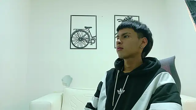 Snapshot of SEBAS_LOVER_ chatting on 10/28/25, 08:11 SEBAS LOVER online show from 10/28/25, 08:11