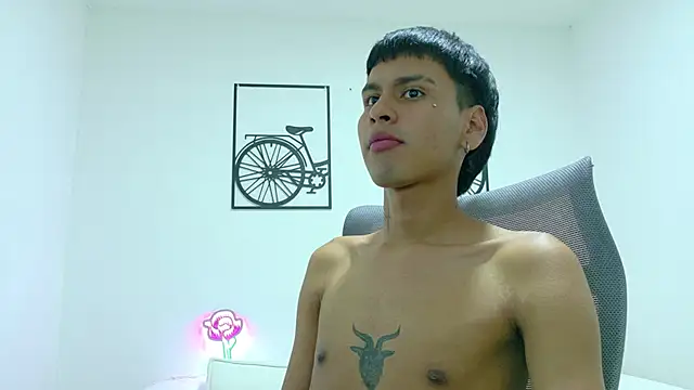 Snapshot of SEBAS_LOVER_ chatting on 10/29/25, 09:16 SEBAS LOVER online show from 10/29/25, 09:16