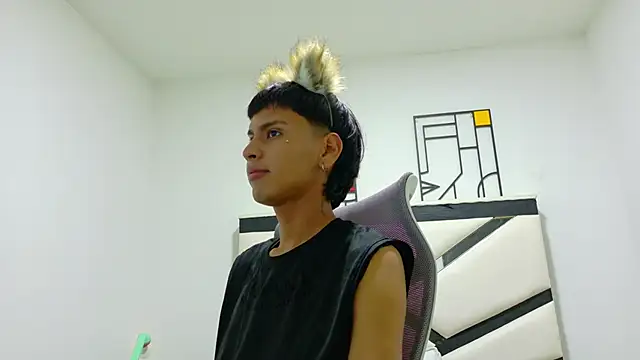 Snapshot of SEBAS_LOVER_ chatting on 11/14/25, 11:46 SEBAS LOVER online show from 11/14/25, 11:46