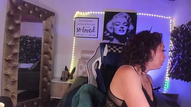 Beatricez online show from 10/31/25, 06:42