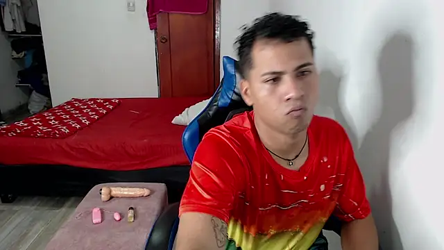 Snapshot of Raphael_LatinBoy chatting on 10/08/25, 02:53 Raphael LatinBoy online show from 10/08/25, 02:53