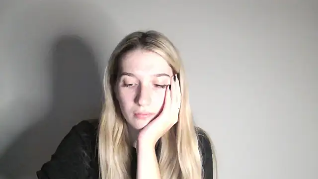 Snapshot of Lucyreeel_ chatting on 10/13/25, 04:07 Lucyreeel online show from 10/13/25, 04:07