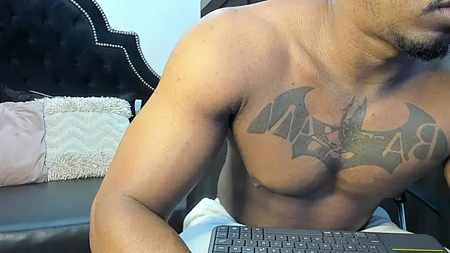 Snapshot of DenzelRios chatting on 10/30/25, 08:53 DenzelRios online show from 10/30/25, 08:53