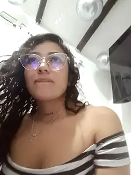 Snapshot of Camila-marinn chatting on 10/19/25, 12:22 Camila-marinn online show from 10/19/25, 12:22