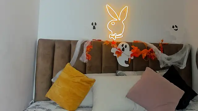 Amara18   online show from 10/21/25, 03:07