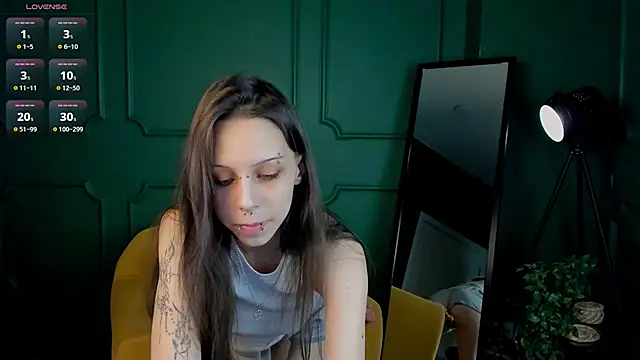 Snapshot of Amber__lust chatting on 10/20/25, 01:44 Amber lust online show from 10/20/25, 01:44