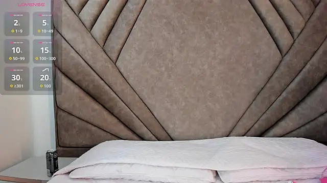 Mythical Girl online show from 10/20/25, 07:47