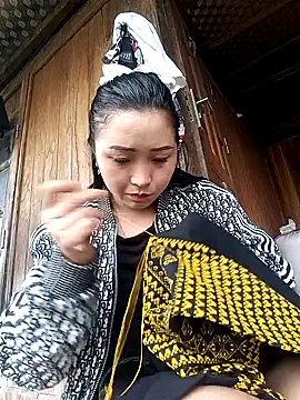 miemie-xx online show from 10/25/25, 01:13