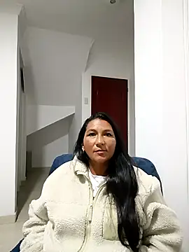 Snapshot of MarleenBrown chatting on 10/08/25, 11:02 MarleenBrown online show from 10/08/25, 11:02