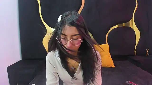 Snapshot of Mia_clark18 chatting on 10/24/25, 04:14 Mia clark18 online show from 10/24/25, 04:14