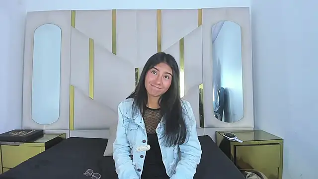 Snapshot of Mia_clark18 chatting on 11/16/25, 08:14 Mia clark18 online show from 11/16/25, 08:14