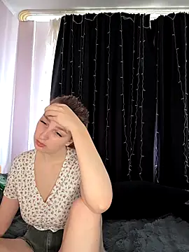 Sweet Little Lie online show from 11/21/25, 02:43