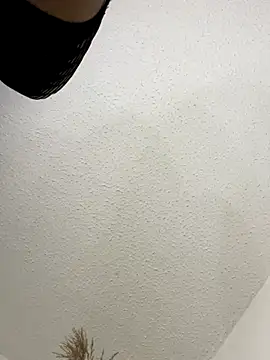 SiaraRealist online show from 10/15/25, 04:34