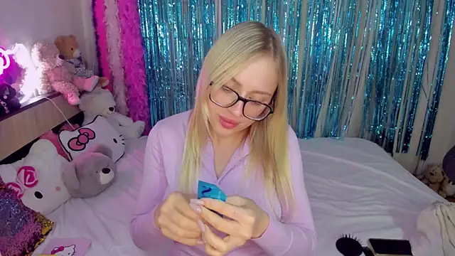 CeaneLino online show from 11/19/25, 02:33