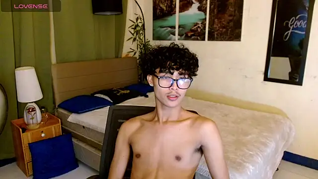 Snapshot of AsianCarl chatting on 10/28/25, 01:25 AsianCarl online show from 10/28/25, 01:25