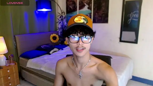 Snapshot of AsianCarl chatting on 11/04/25, 01:43 AsianCarl online show from 11/04/25, 01:43